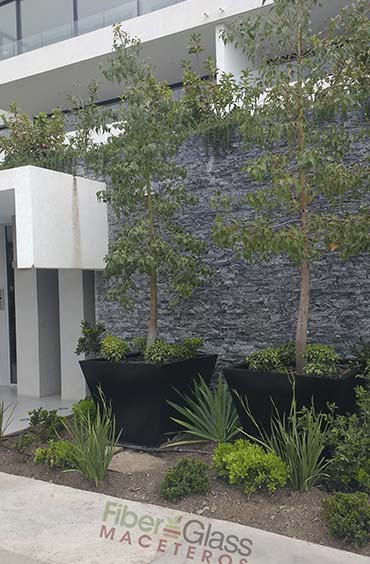Condominio Terralta con Maceteros de Fiberglass en proyecto inmobiliario