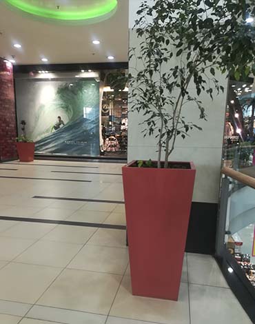 Maceteros Pirámides en fibra de vidrio